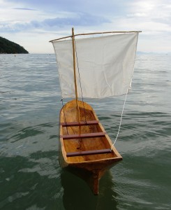 Foto: uma embarcação do tipo traquete no mar