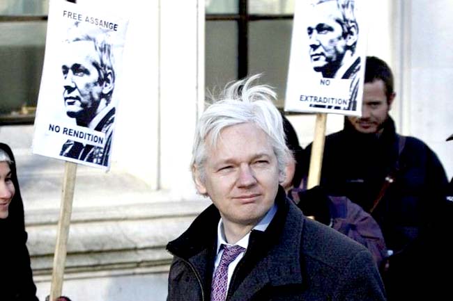 Julian Assange: Suécia desiste de acusação por agressão sexual