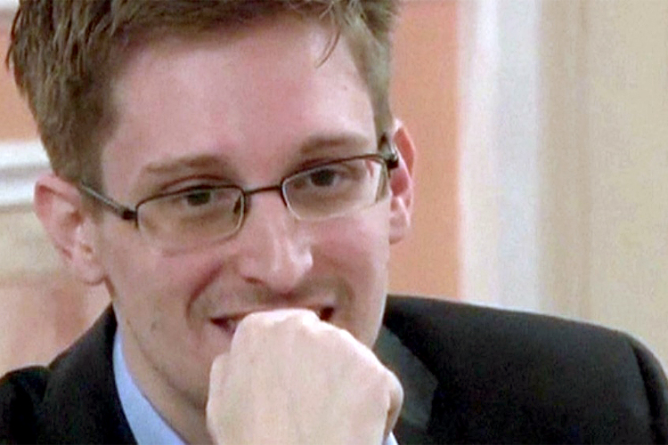 Snowden abre conta no Twitter mas só segue o perfil da NSA
