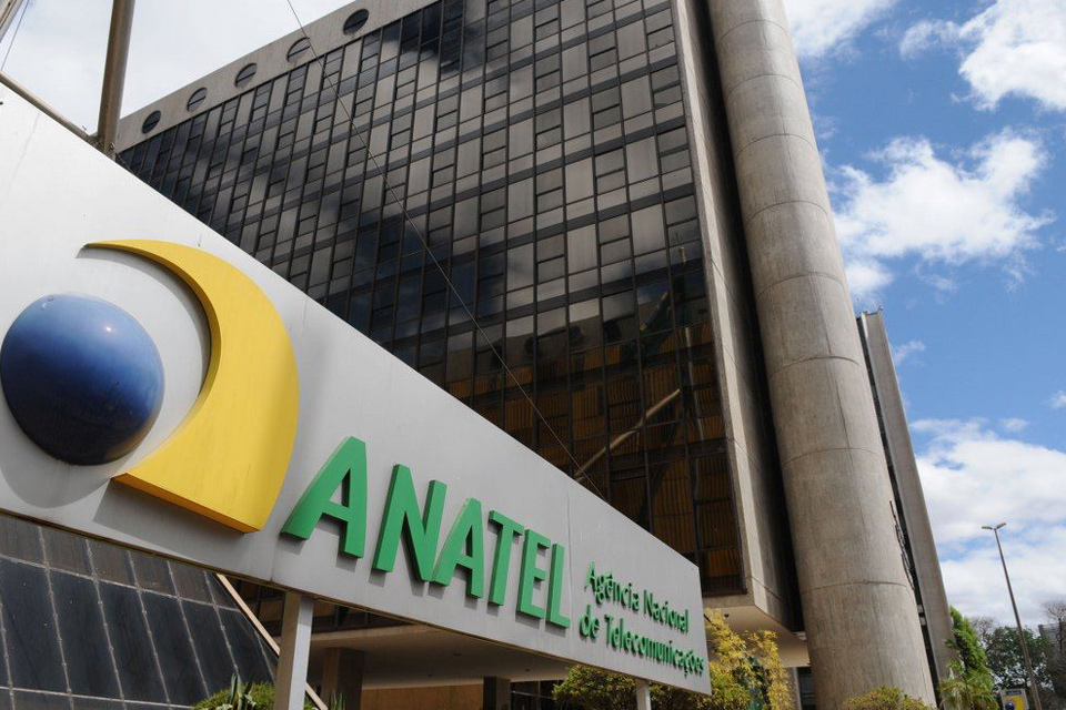 Operadora móvel acusa Anatel de negociar decisões com cartel formado por Vivo, Oi, Claro e TIM